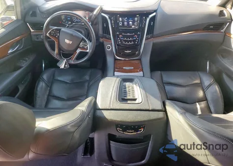 2017 Cadillac Escalade Luxury z USA, uszkodzony, nr VIN 1GYS3BKJ2HR258815